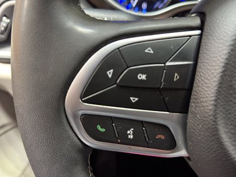 Used 2024 Chrysler Voyager LX image 24