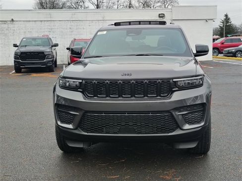 New 2025 Jeep Grand Cherokee 4WD image 36