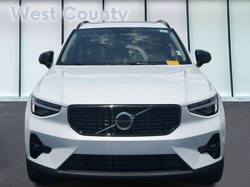 Certified 2026 Volvo XC40 B5 Plus AWD/4WD image 10