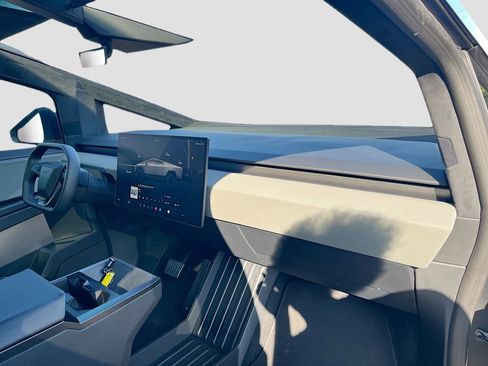 Used 2025 Tesla Cybertruck AWD Crew Cab image 30
