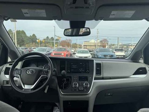 Used 2020 Toyota Sienna LE image 16