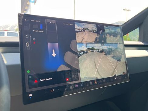Used 2024 Tesla Cybertruck AWD Crew Cab image 31