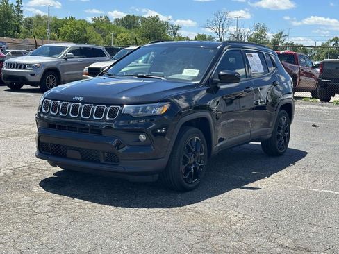 Used 2024 Jeep Compass Latitude AWD/4WD image 7