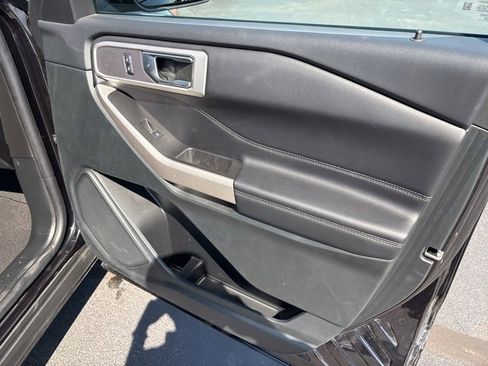 Used 2023 Ford Explorer XLT image 6