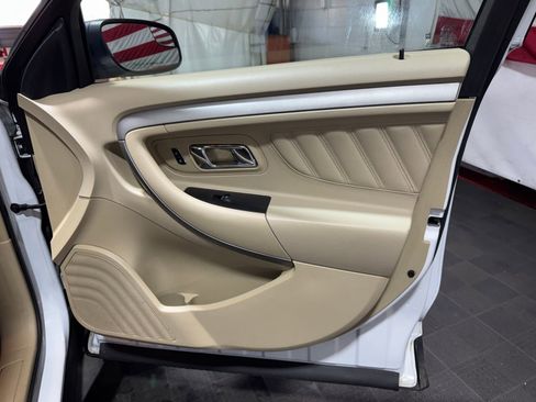 Used 2015 Ford Taurus SE image 12