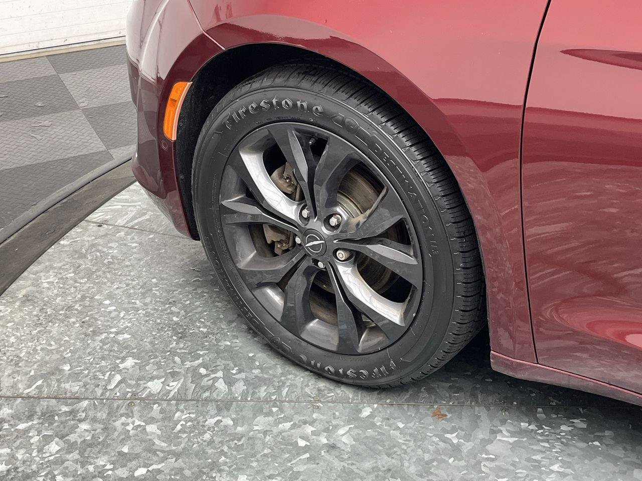 Used 2018 Chrysler Pacifica Touring-L Plus FWD image 33