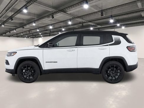 Used 2023 Jeep Compass Latitude AWD/4WD image 6
