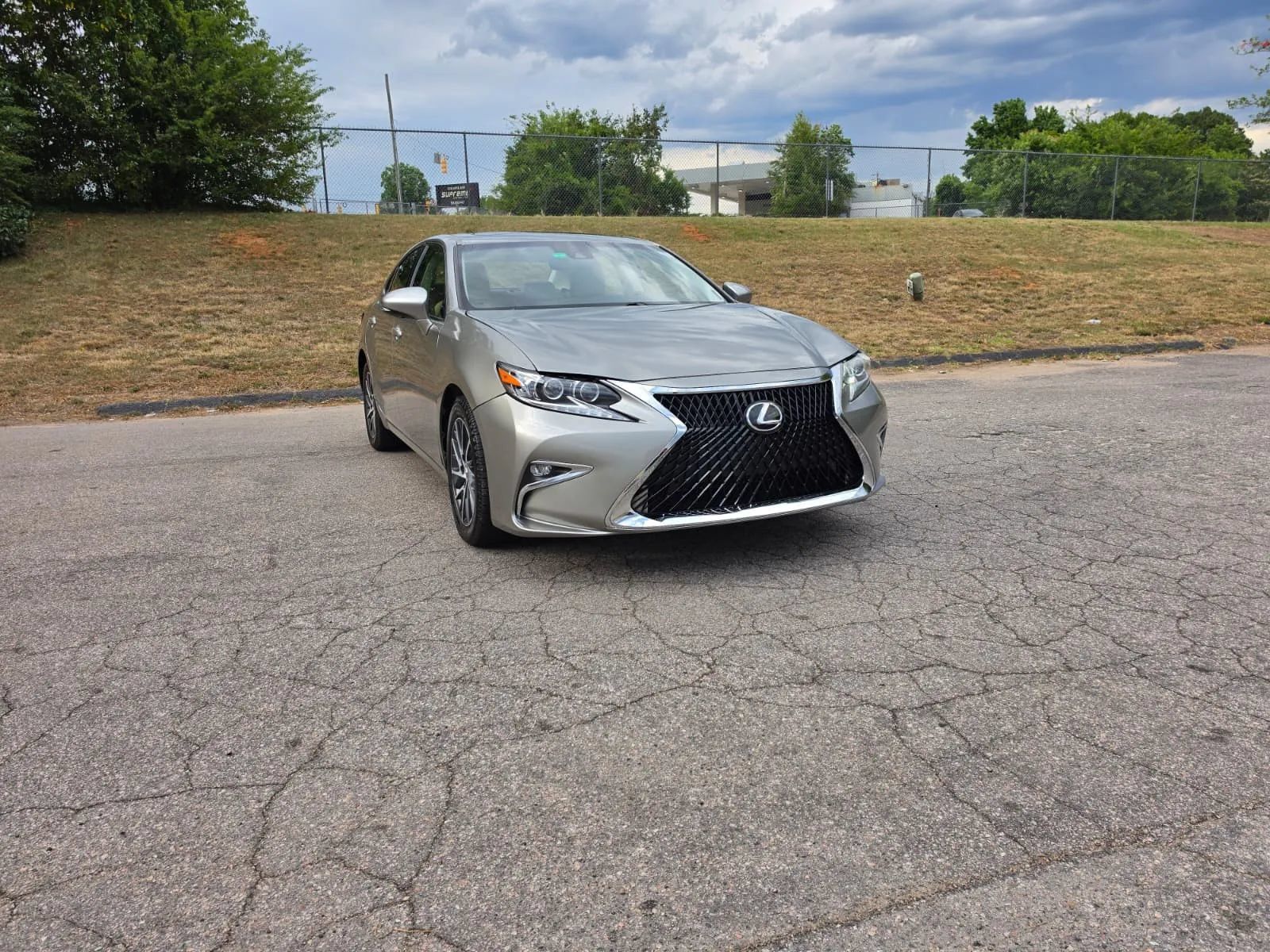 Used 2016 Lexus ES 350 w/ Luxury Package w/Wood Trim FWD image 3