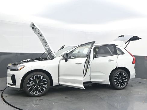 New 2026 Volvo XC60 B5 Ultra w/ Climate Package image 40