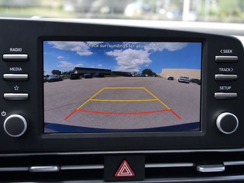 Used 2023 Hyundai Elantra SE FWD image 8