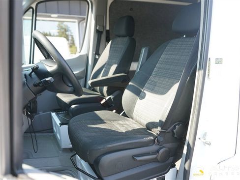 Used 2014 Mercedes-Benz Sprinter 2500 image 10