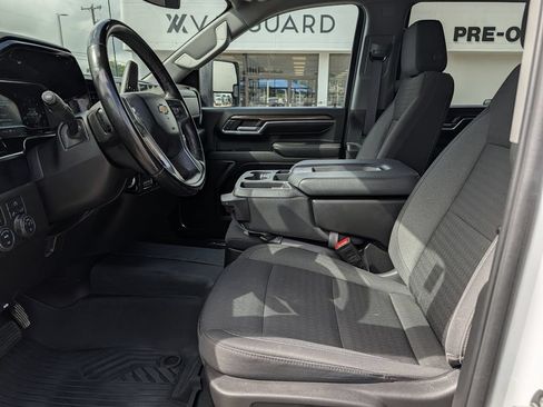 Used 2024 Chevrolet Silverado 2500 LT AWD/4WD image 25