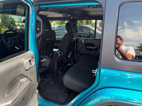 Used 2020 Jeep Wrangler Unlimited Rubicon w/ Steel Bumper Group AWD/4WD image 11