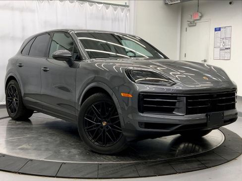 Used 2025 Porsche Cayenne image 9