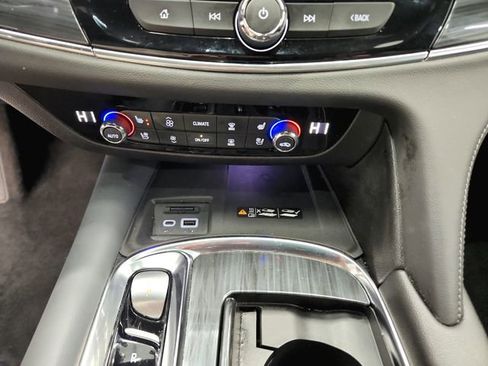 Used 2024 Buick Enclave Premium image 25