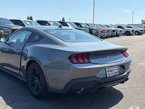 New 2026 Ford Mustang GT RWD image 5