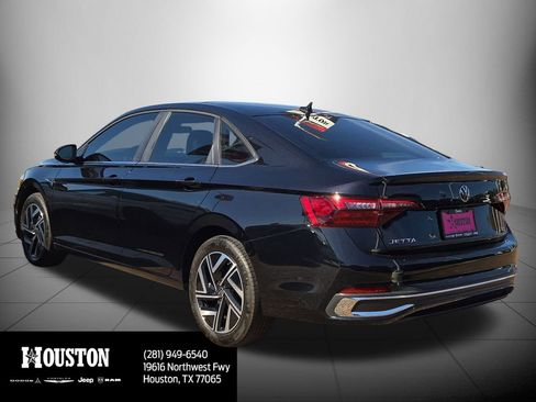 Used 2023 Volkswagen Jetta SEL image 5