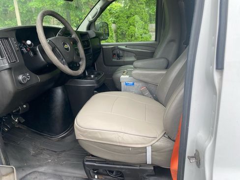 Used 2015 Chevrolet Express 2500 RWD image 9