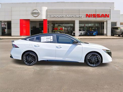 New 2026 Nissan Sentra SR w/ Floor Mat Package FWD image 2