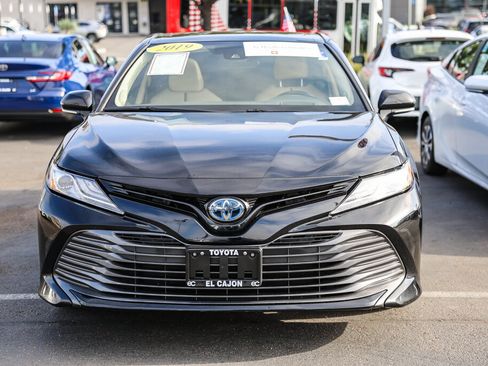 Certified 2019 Toyota Camry XLE FWD image 18