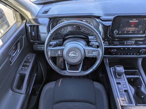 Used 2024 Nissan Pathfinder SV image 15