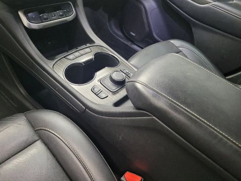 Used 2021 GMC Acadia SLT w/ Elevation Edition image 26