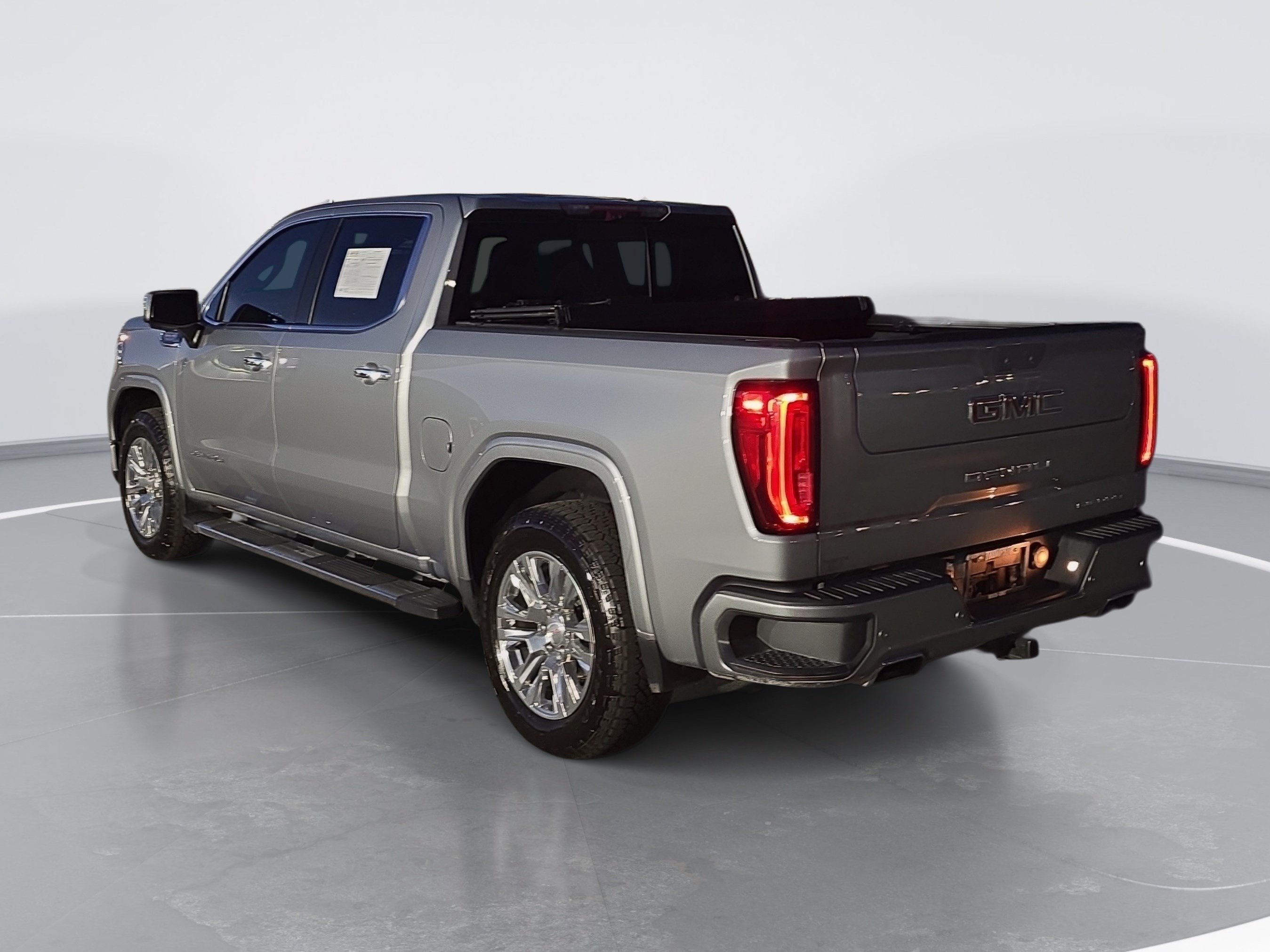 Used 2023 GMC Sierra 1500 Denali w/ Technology Package AWD/4WD image 5