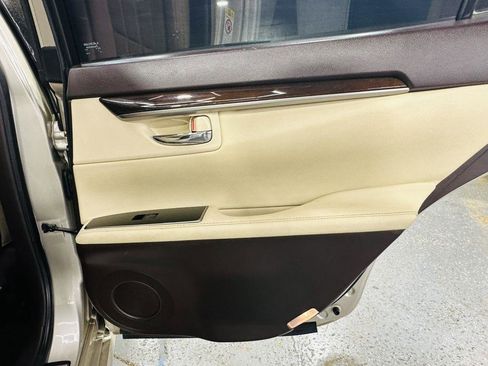 Used 2018 Lexus ES 350 w/ Luxury Package w/Wood Trim FWD image 37