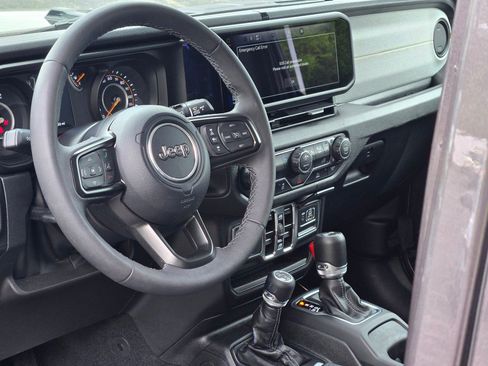 Used 2025 Jeep Wrangler Unlimited Sport AWD/4WD image 21