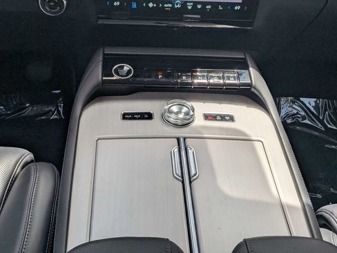 Certified 2026 Lincoln Navigator Reserve AWD/4WD image 21