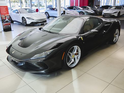 Used 2022 Ferrari F8 Tributo image 13