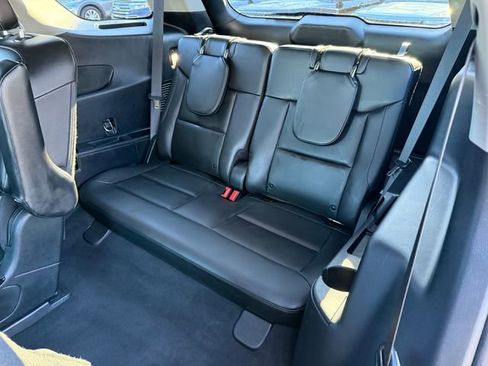 Certified 2022 Ford Explorer XLT w/ Equipment Group 202A AWD/4WD image 7