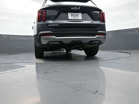 Used 2025 Kia Sorento S FWD image 30