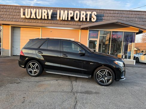Used 2017 Mercedes-Benz GLE 43 AMG 4MATIC image 3