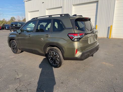 Used 2025 Subaru Forester Premium image 5