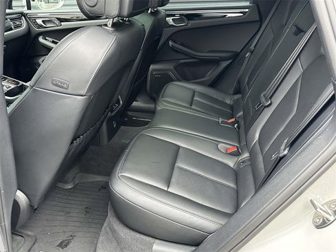 Used 2025 Porsche Macan image 12