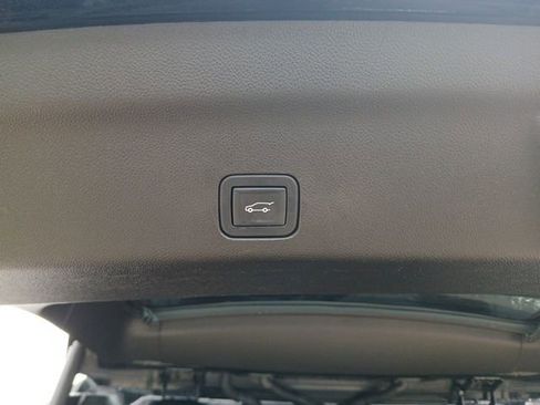 Used 2023 GMC Yukon XL Denali Ultimate image 10