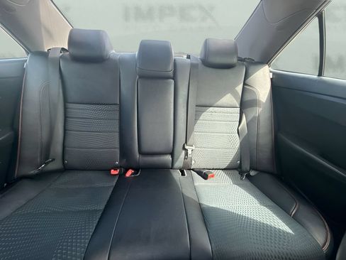 Used 2015 Toyota Camry SE FWD image 6
