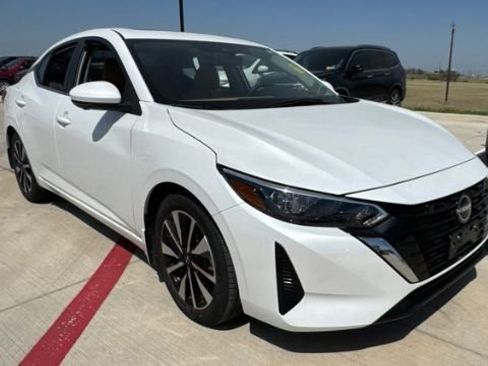 Used 2024 Nissan Sentra SV w/ SV Premium Package image 3