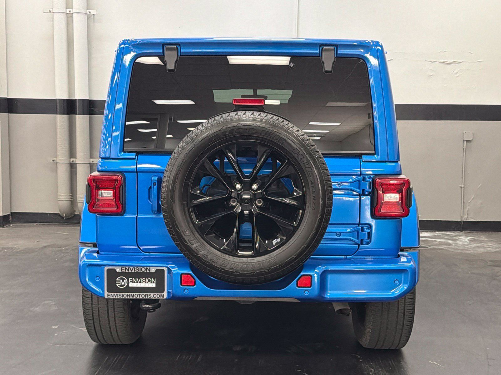 Used 2023 Jeep Wrangler Unlimited Sahara AWD/4WD image 11