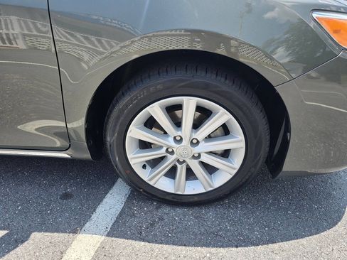 Used 2012 Toyota Camry XLE w/ Leather Pkg FWD image 13