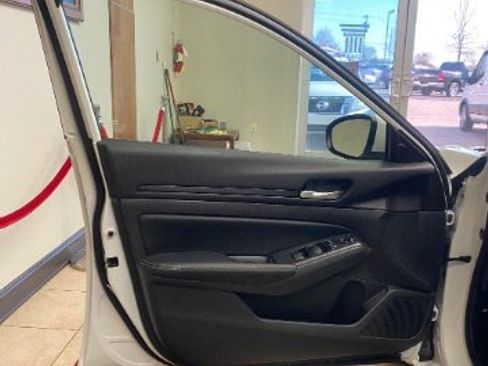 Used 2024 Nissan Altima 2.5 SV w/ SV Premium Package image 15