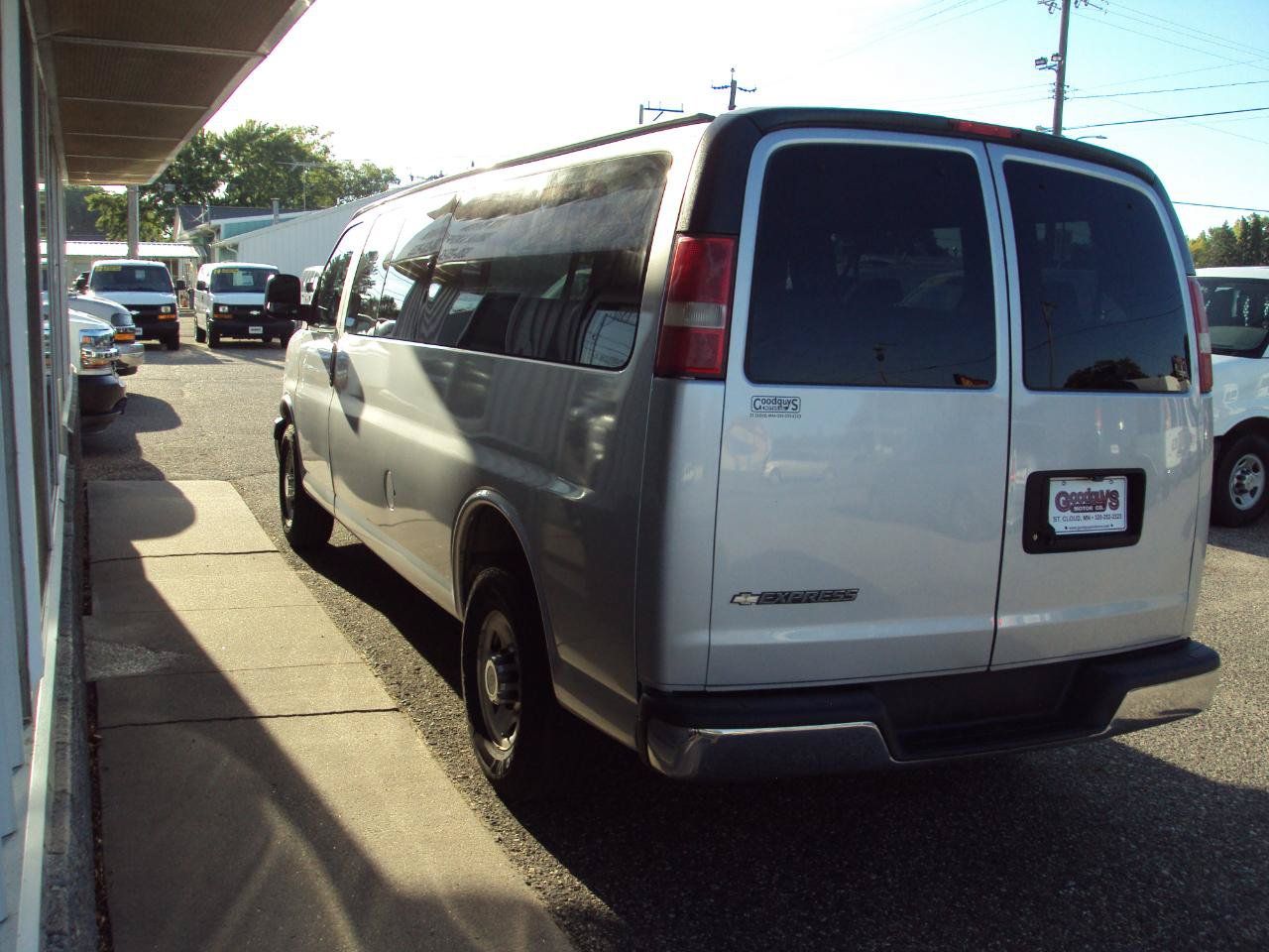 Used 2017 Chevrolet Express 3500 LT w/ LT Preferred Equipment Group RWD image 5