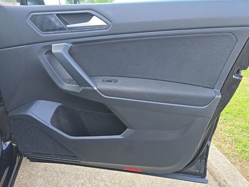 Used 2020 Volkswagen Tiguan S image 31