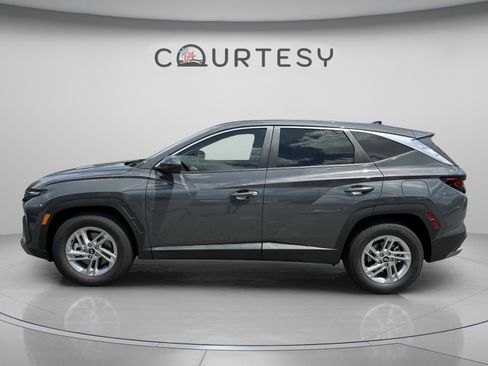 New 2026 Hyundai Tucson SE image 2