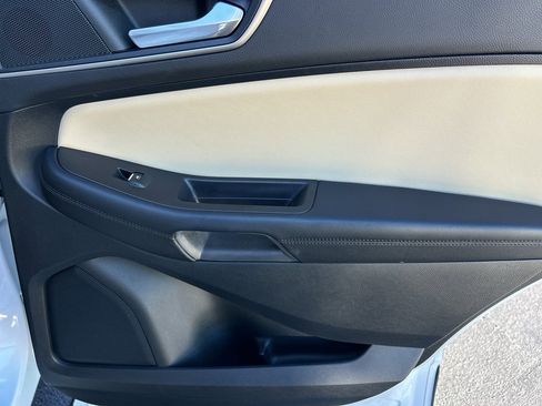 Used 2022 Ford Edge SEL w/ Convenience Package image 24