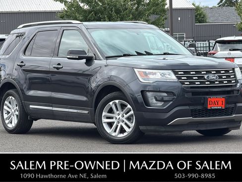 Used 2017 Ford Explorer XLT FWD image 1