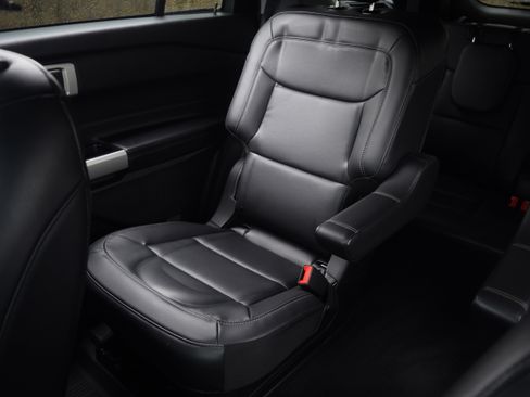 Used 2023 Ford Explorer XLT w/ Equipment Group 202A image 15