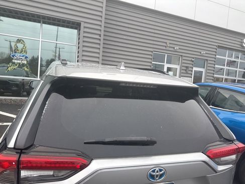 Used 2019 Toyota RAV4 LE image 6