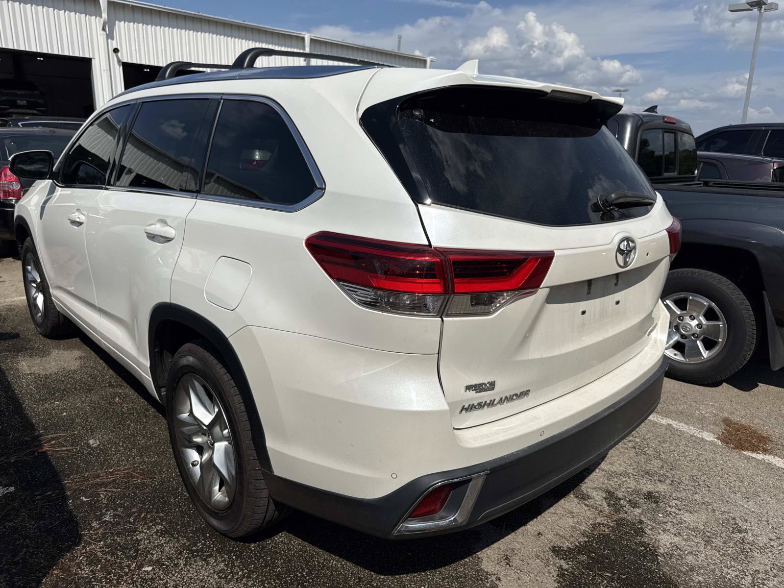 Used 2017 Toyota Highlander Limited FWD image 7